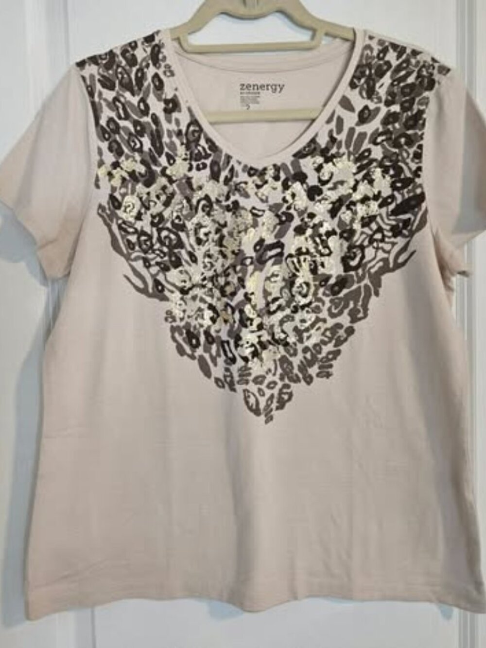 Zenergy by Chico's Leopard Heart Tee Metallic Gold Accent Neutral Short Sleeve